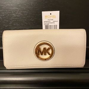 Michael Kors Fulton Flap Continental Wallet